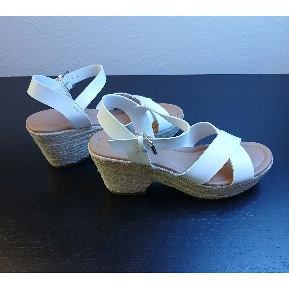 Cushionaire Memory Foam White Vegan Leather Espadrille Wedge Sandals Womens 8.5M